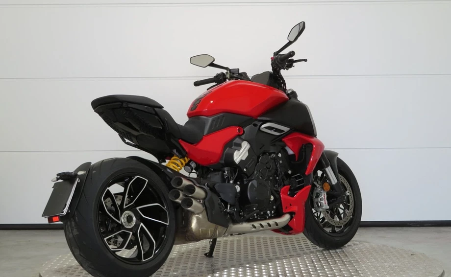 Angebot Ducati Diavel V4 Bild 9: Angebot Ducati Diavel V4