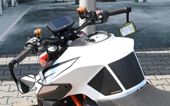 Gebrauchtmotorrad KTM 1290 Super Duke R - Bild 9