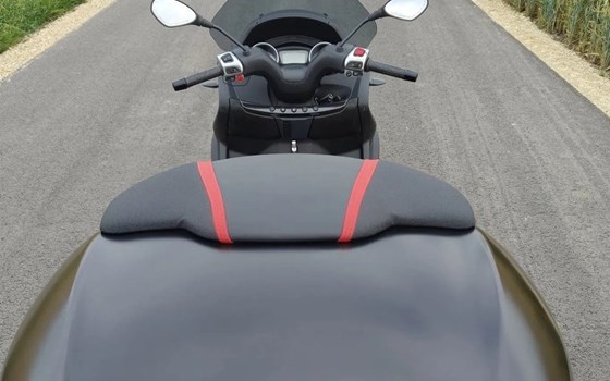 Gebrauchtmotorrad Piaggio MP3 500 hpe Sport - Bild 3 Gebrauchtmotorrad Piaggio MP3 500 hpe Sport - Bild 3
