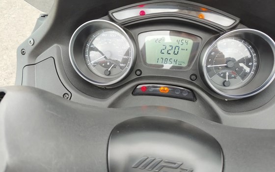 Gebrauchtmotorrad Piaggio MP3 500 hpe Sport - Bild 5 Gebrauchtmotorrad Piaggio MP3 500 hpe Sport - Bild 5