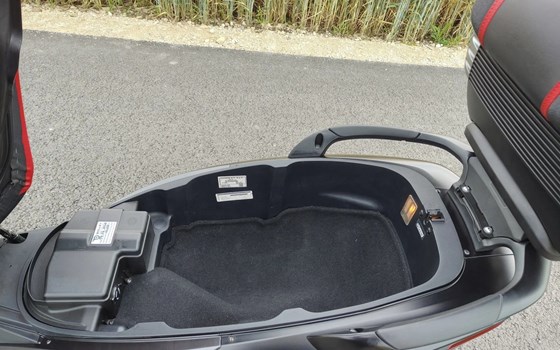 Gebrauchtmotorrad Piaggio MP3 500 hpe Sport - Bild 7 Gebrauchtmotorrad Piaggio MP3 500 hpe Sport - Bild 7