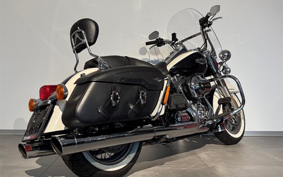 Gebrauchtmotorrad Harley-Davidson Road King Classic FLHRC - Bild 5 Gebrauchtmotorrad Harley-Davidson Road King Classic FLHRC - Bild 5