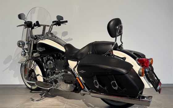 Gebrauchtmotorrad Harley-Davidson Road King Classic FLHRC - Bild 7 Gebrauchtmotorrad Harley-Davidson Road King Classic FLHRC - Bild 7