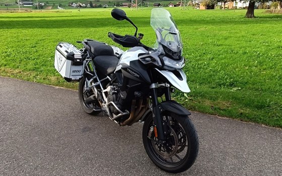Gebrauchtmotorrad Triumph Tiger 1200 GT - Bild 1 Gebrauchtmotorrad Triumph Tiger 1200 GT - Bild 1