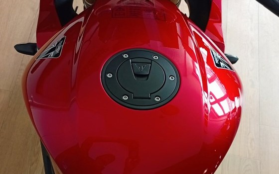 Gebrauchtmotorrad Triumph Speed Triple 1200 RR - Bild 3