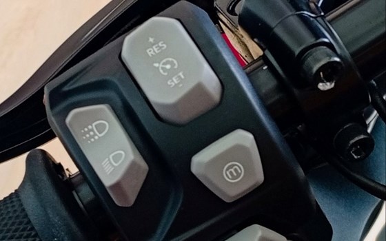 Gebrauchtmotorrad Triumph Speed Triple 1200 RR - Bild 5