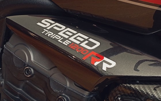 Gebrauchtmotorrad Triumph Speed Triple 1200 RR - Bild 8