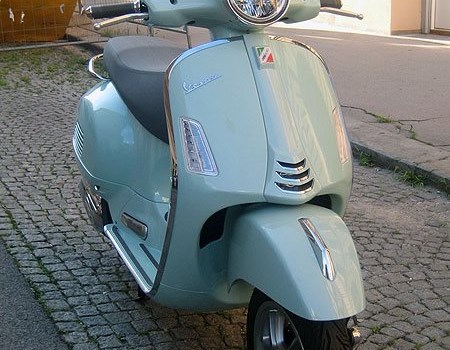Gebrauchtmotorrad Vespa GTS 125 - Bild 2 Gebrauchtmotorrad Vespa GTS 125 - Bild 2