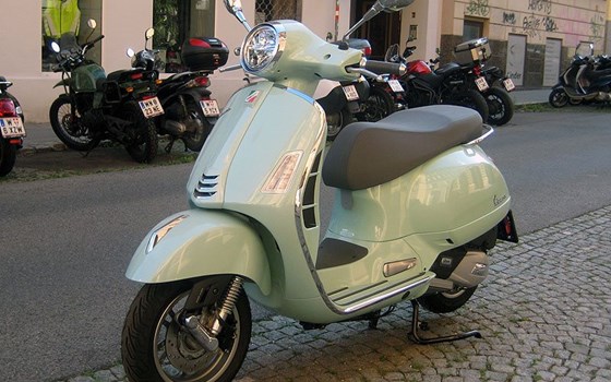 Gebrauchtmotorrad Vespa GTS 125 - Bild 4 Gebrauchtmotorrad Vespa GTS 125 - Bild 4