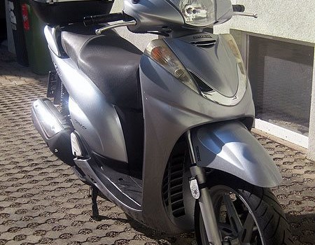 Gebrauchtmotorrad Honda SH300i - Bild 2 Gebrauchtmotorrad Honda SH300i - Bild 2