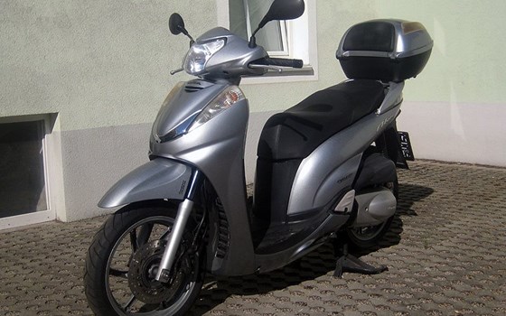 Gebrauchtmotorrad Honda SH300i - Bild 4 Gebrauchtmotorrad Honda SH300i - Bild 4