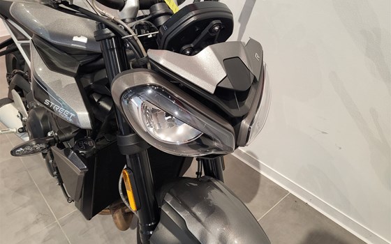 Gebrauchtmotorrad Triumph Street Triple R - Bild 10