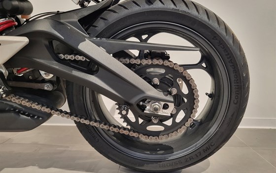 Gebrauchtmotorrad Triumph Street Triple R - Bild 13
