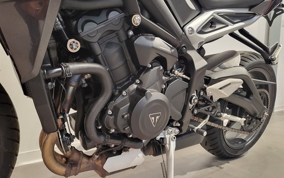 Gebrauchtmotorrad Triumph Street Triple R - Bild 14