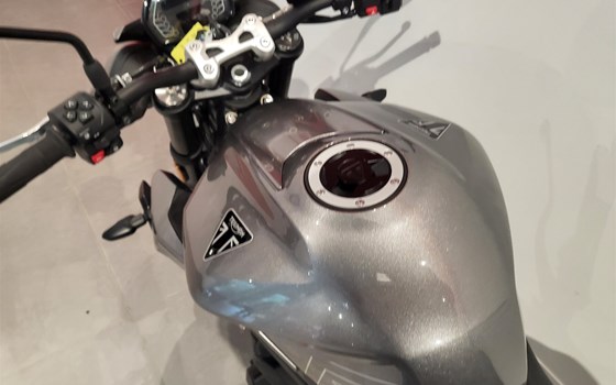 Gebrauchtmotorrad Triumph Street Triple R - Bild 17