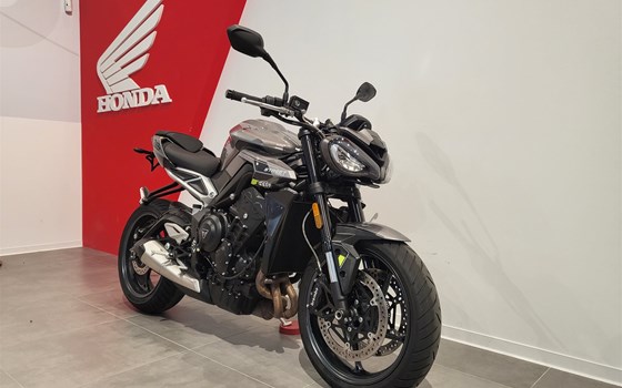 Gebrauchtmotorrad Triumph Street Triple R - Bild 2