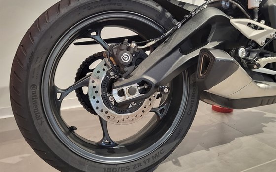 Gebrauchtmotorrad Triumph Street Triple R - Bild 8