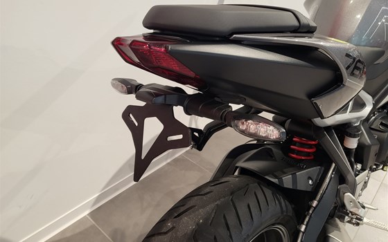 Gebrauchtmotorrad Triumph Street Triple R - Bild 9