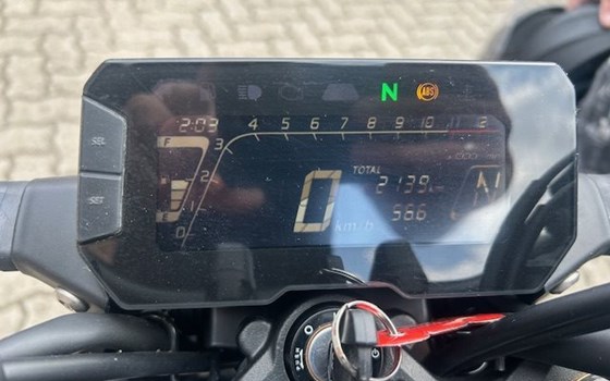 Gebrauchtmotorrad Honda CB125R - Bild 10