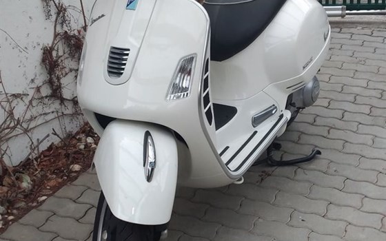 Gebrauchtmotorrad Vespa GTS 300 Super Sport - Bild 1 Gebrauchtmotorrad Vespa GTS 300 Super Sport - Bild 1