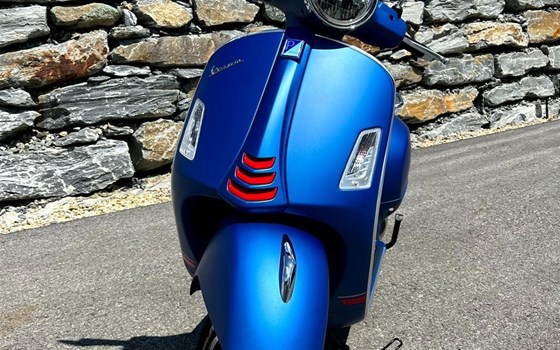 Gebrauchtmotorrad Vespa GTS 300 hpe Super Sport - Bild 4 Gebrauchtmotorrad Vespa GTS 300 hpe Super Sport - Bild 4