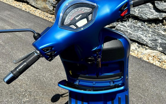 Gebrauchtmotorrad Vespa GTS 300 hpe Super Sport - Bild 7 Gebrauchtmotorrad Vespa GTS 300 hpe Super Sport - Bild 7