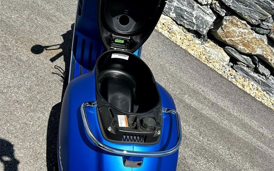 Gebrauchtmotorrad Vespa GTS 300 hpe Super Sport - Bild 8 Gebrauchtmotorrad Vespa GTS 300 hpe Super Sport - Bild 8