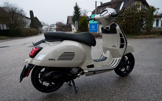 Neufahrzeug Vespa GTS 300 - Bild 5 Neufahrzeug Vespa GTS 300 - Bild 5