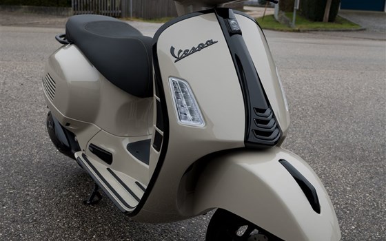 Neufahrzeug Vespa GTS 300 - Bild 6 Neufahrzeug Vespa GTS 300 - Bild 6