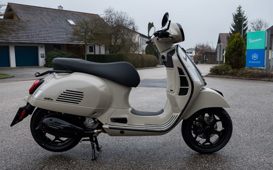 Neufahrzeug Vespa GTS 300 - Bild 7 Neufahrzeug Vespa GTS 300 - Bild 7