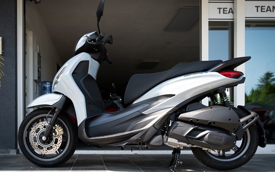 Gebrauchtmotorrad Piaggio Beverly 310 - Bild 2 Gebrauchtmotorrad Piaggio Beverly 310 - Bild 2