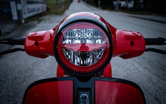 Gebrauchtmotorrad Vespa GTS 300 Super - Bild 1 Gebrauchtmotorrad Vespa GTS 300 Super - Bild 1