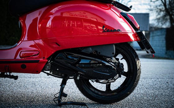 Gebrauchtmotorrad Vespa GTS 300 Super - Bild 8 Gebrauchtmotorrad Vespa GTS 300 Super - Bild 8