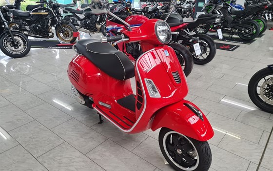 Gebrauchtmotorrad Vespa GTS 300 Super - Bild 1 Gebrauchtmotorrad Vespa GTS 300 Super - Bild 1