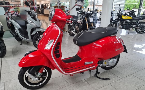 Gebrauchtmotorrad Vespa GTS 300 Super - Bild 3