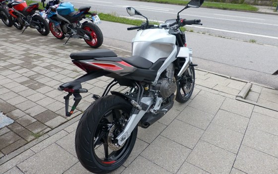 Neufahrzeug Aprilia Tuono 457 - Bild 11
