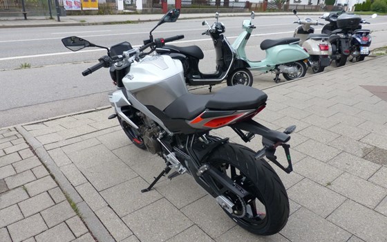 Neufahrzeug Aprilia Tuono 457 - Bild 7