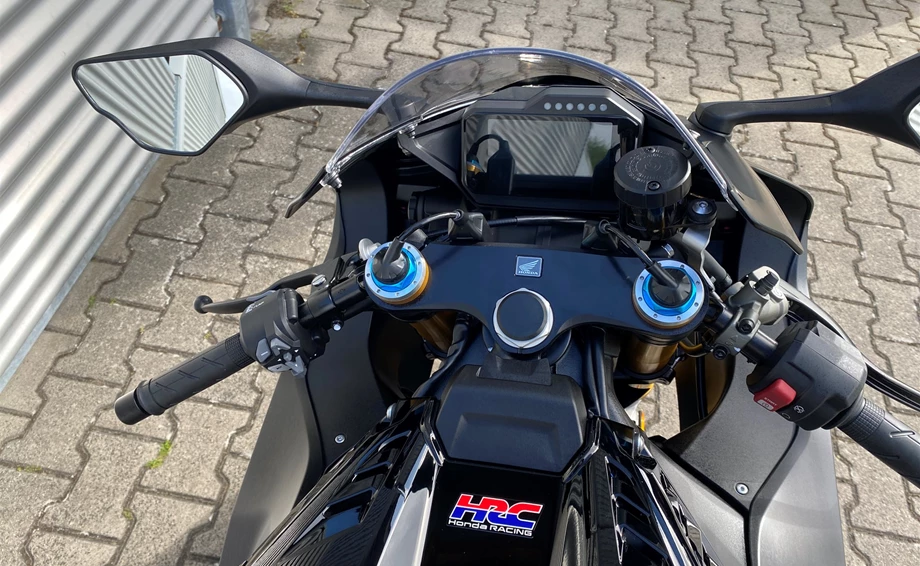Angebot Honda CBR1000RR-R Fireblade SP Bild 8: Angebot Honda CBR1000RR-R Fireblade SP