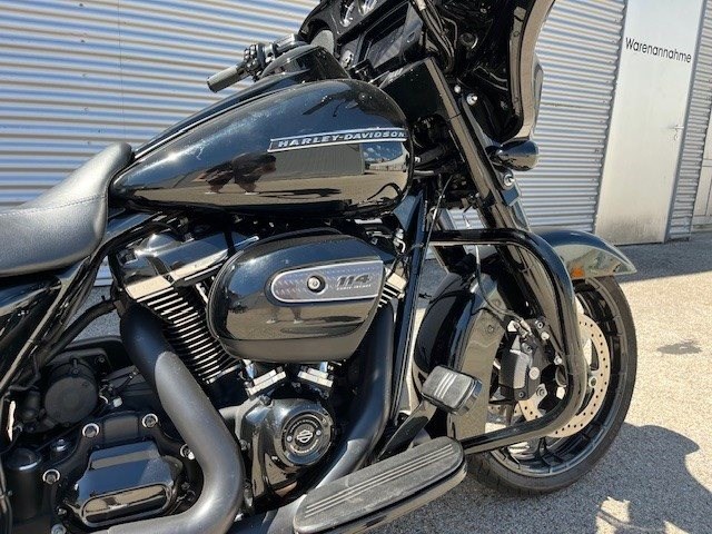 Harley-Davidson Touring Street Glide Special FLHXS (Vivid Black) - Bild 3
