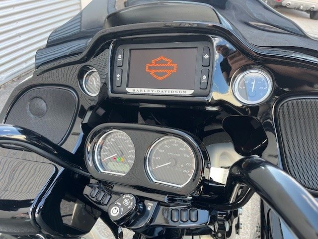 Harley-Davidson Touring Road Glide Special FLTRXS (Bonneville Salt Pearl) - Bild 16