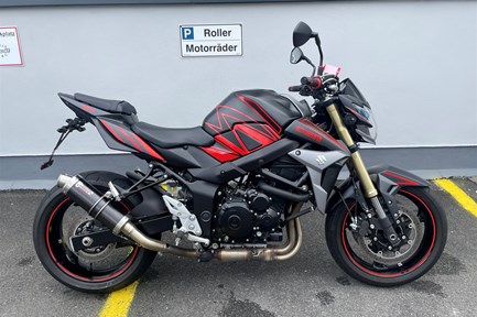 Suzuki GSR 750