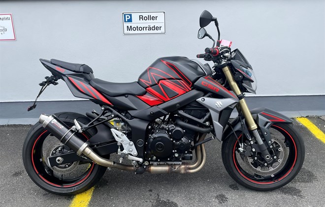 Suzuki GSR 750