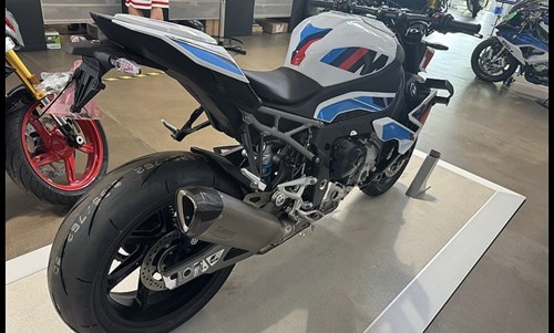 BMW M 1000 R