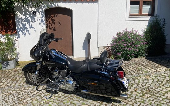 Gebrauchtmotorrad Harley-Davidson Street Glide FLHX - Bild 2 Gebrauchtmotorrad Harley-Davidson Street Glide FLHX - Bild 2