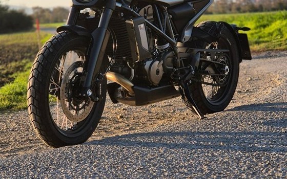 Gebrauchtmotorrad Husqvarna Svartpilen 701 - Bild 1 Gebrauchtmotorrad Husqvarna Svartpilen 701 - Bild 1