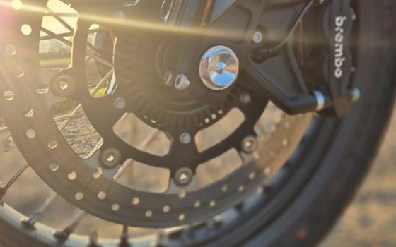 Gebrauchtmotorrad Husqvarna Svartpilen 701 - Bild 4 Gebrauchtmotorrad Husqvarna Svartpilen 701 - Bild 4