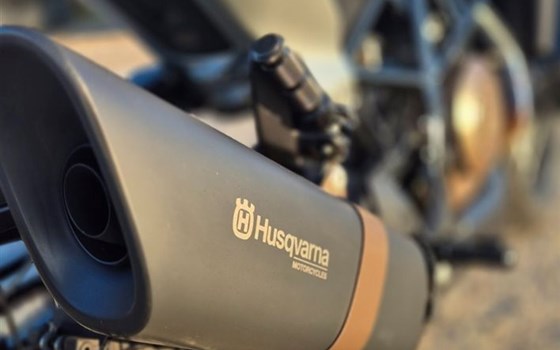 Gebrauchtmotorrad Husqvarna Svartpilen 701 - Bild 5 Gebrauchtmotorrad Husqvarna Svartpilen 701 - Bild 5