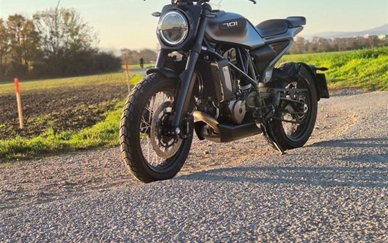 Gebrauchtmotorrad Husqvarna Svartpilen 701 - Bild 6 Gebrauchtmotorrad Husqvarna Svartpilen 701 - Bild 6