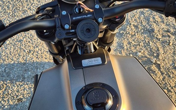 Gebrauchtmotorrad Husqvarna Svartpilen 701 - Bild 9 Gebrauchtmotorrad Husqvarna Svartpilen 701 - Bild 9