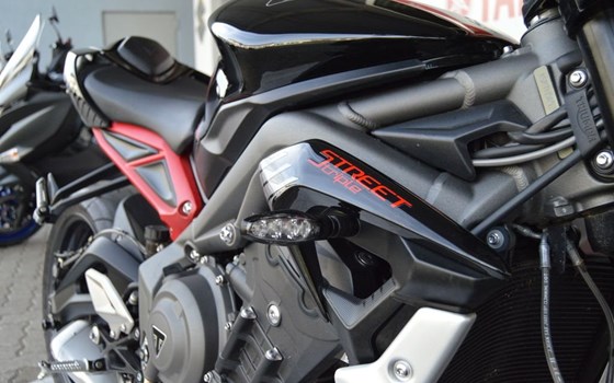 Gebrauchtmotorrad Triumph Street Triple R - Bild 9